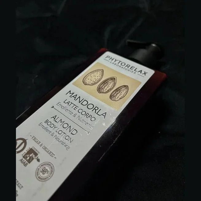Phytorelax Amandel Bodylotion met Biologische Zoete Amandelolie – sfeerfoto