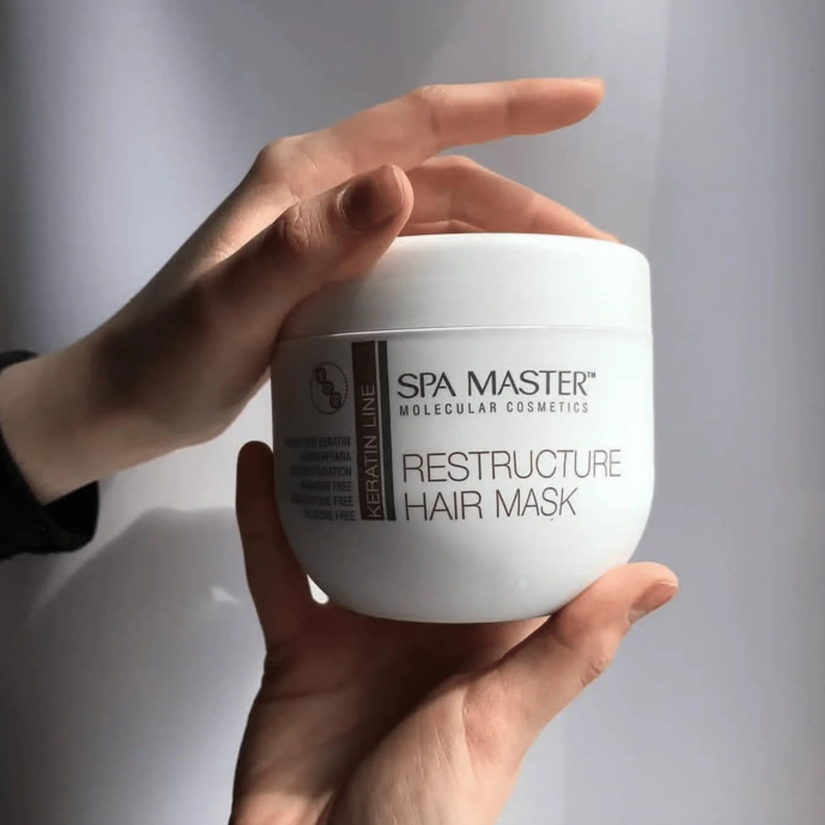 Spa Master Herstellend Keratine Haarmasker – in de hand